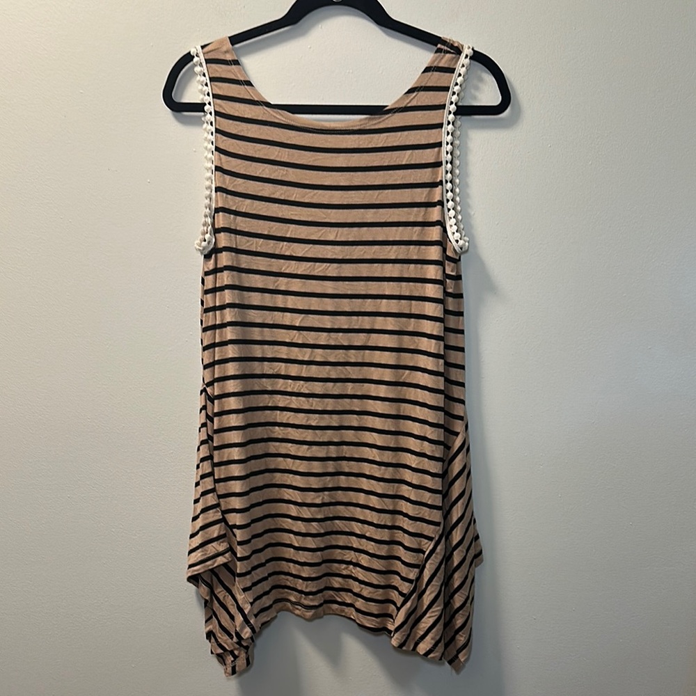 🩵Altar’d State Women’s Camel and Black Stripe Sleeveless Top Size M